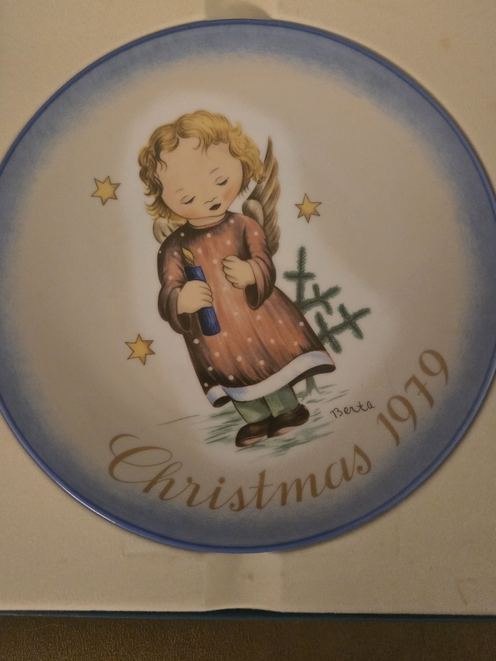Christmas 1979 Decorative Angel Plate